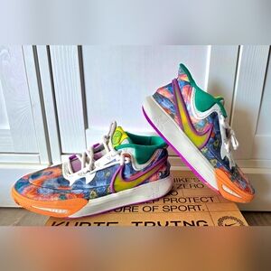 Boys Nike Kyrie 8 GO (GS) NIB